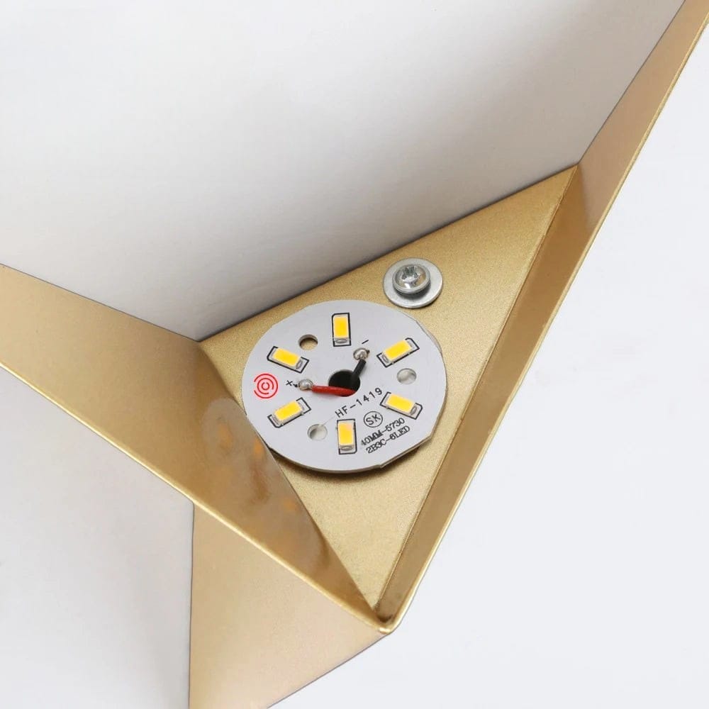 Lampe triangle mural - Iva Lampe triangle mural - Iva Illumine ton mur