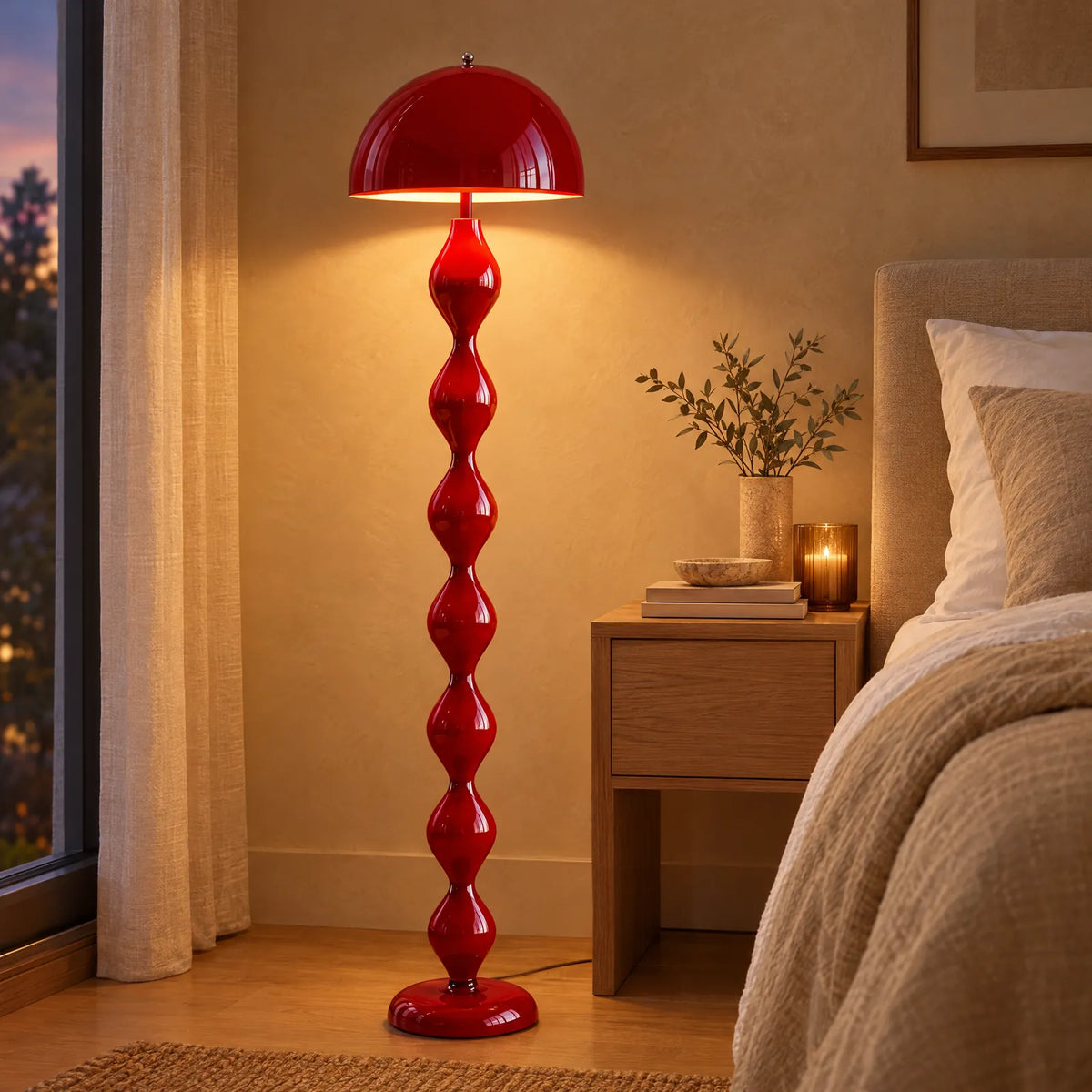 Lampadaire Laro rouge allumé dans une chambre