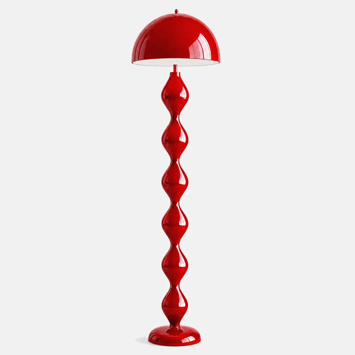 Lampadaire Laro rouge laqué, pied ondulé et abat-jour dôme, photo sur fond uni