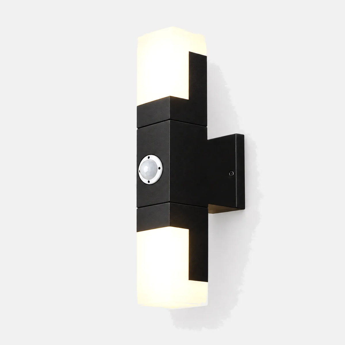 Applique extérieure Ibiza noire à double diffuseur et détecteur de mouvement, sur fond uni
