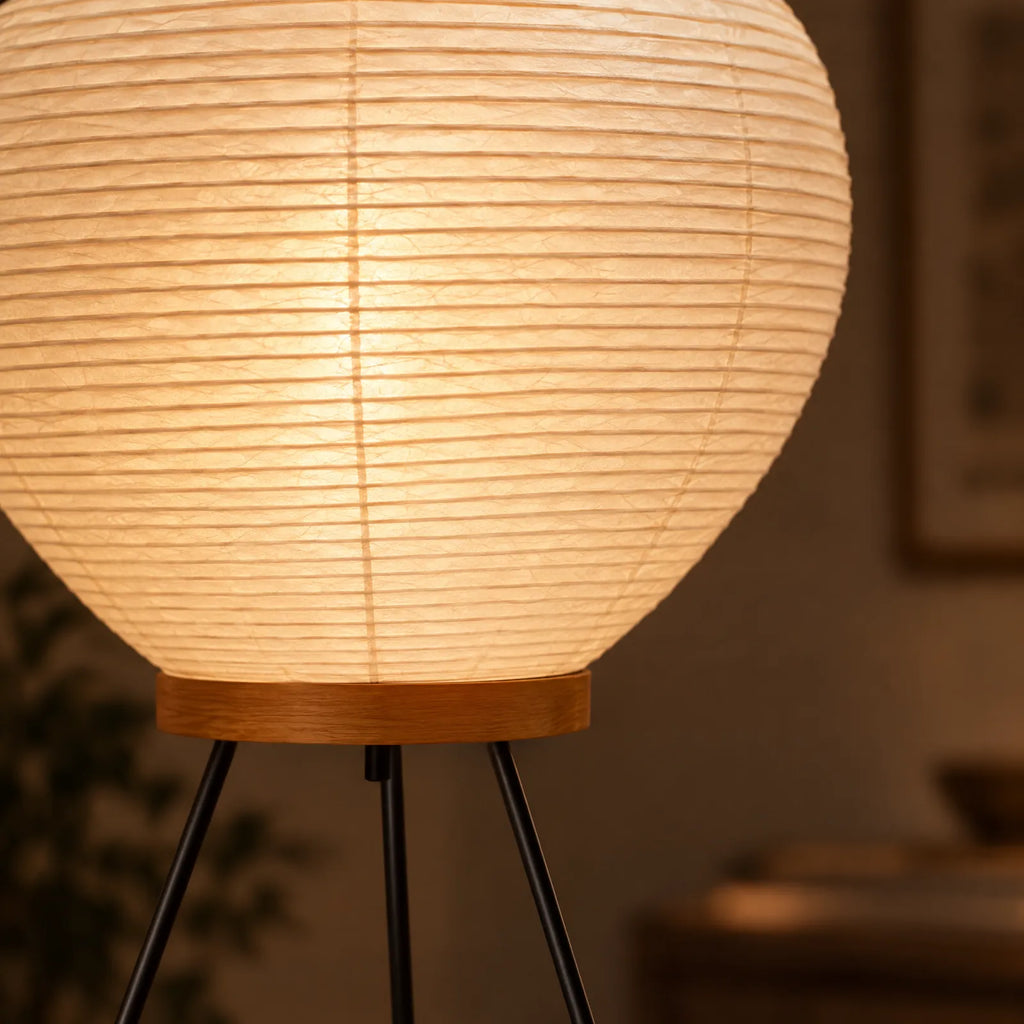 Détail du papier de riz nervuré allumé du lampadaire Siora