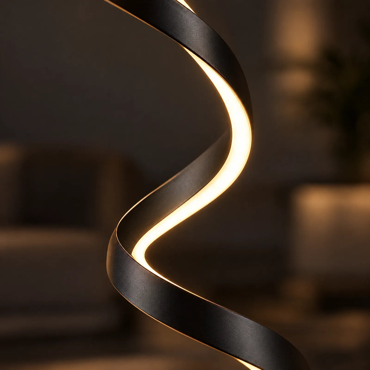 Détail du ruban LED allumé dans la spirale noire du lampadaire Sofia