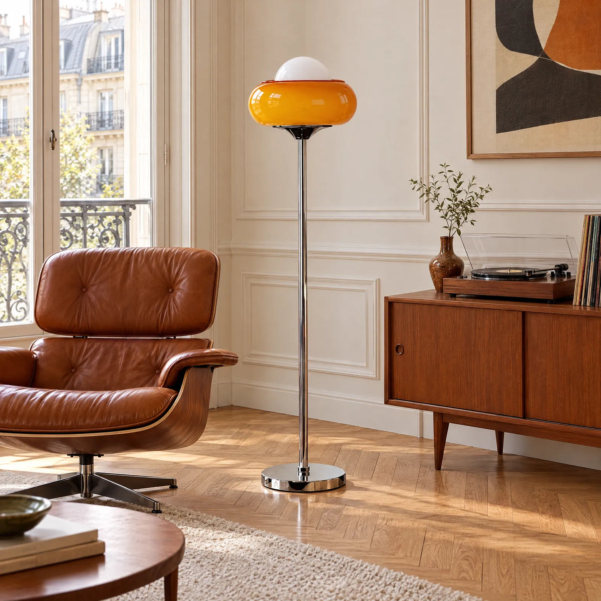 Lampadaire rétro Yevo dans un salon parisien d'inspiration années 60