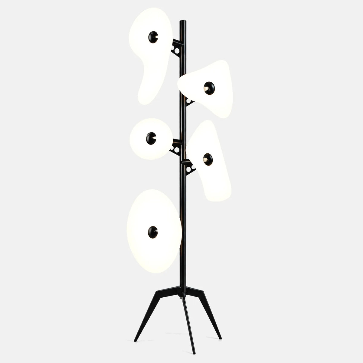Lampadaire art déco Lotus blanc, disques en acrylique sur trépied noir, sur fond uni