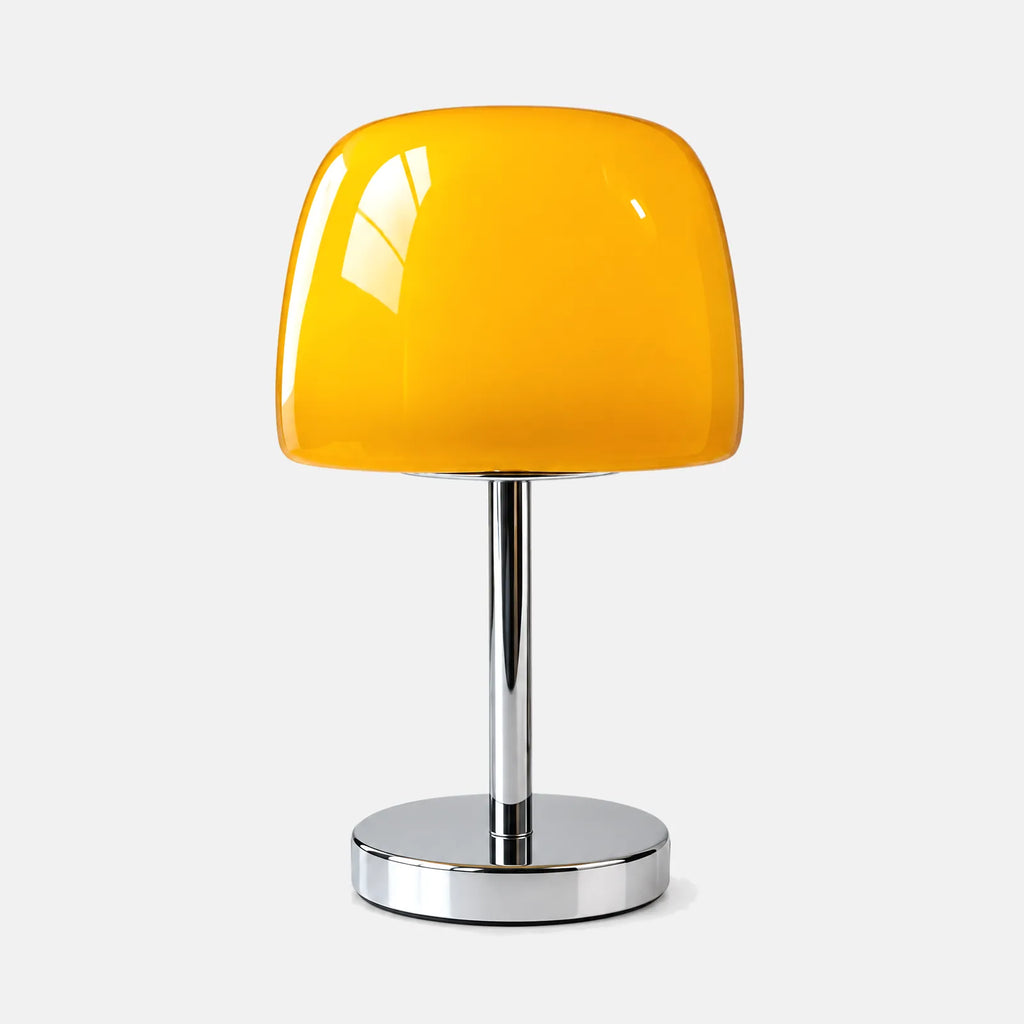 Lampe champignon de chevet Qali jaune ambré, globe en verre et pied chromé, sur fond uni