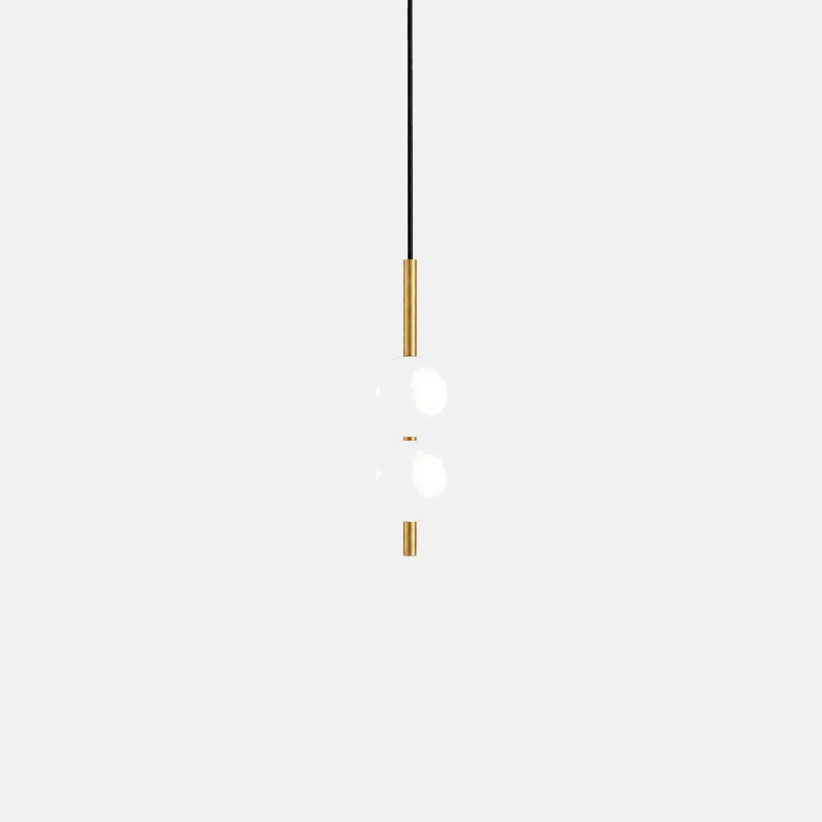 Suspension Trikka 2 lumières dorée, deux globes superposés, sur fond uni