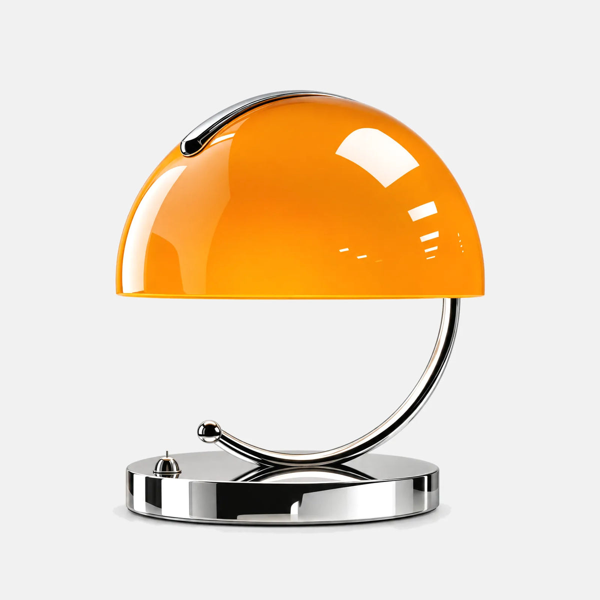 Lampe de table minimaliste Nala, dôme en verre orange et arceau chromé, sur fond uni