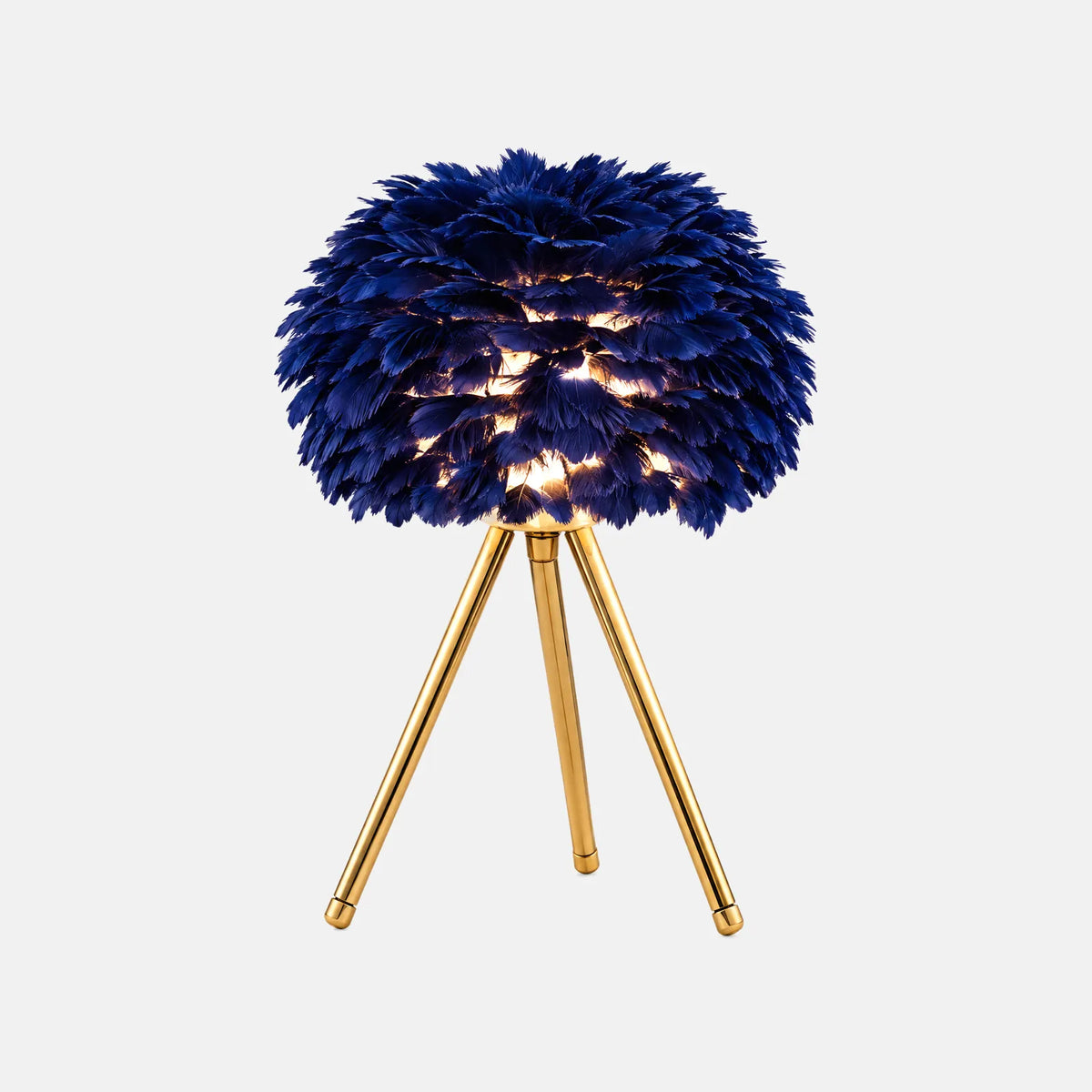 Lampe de table plume Plumo bleu marine sur trépied doré, sur fond uni