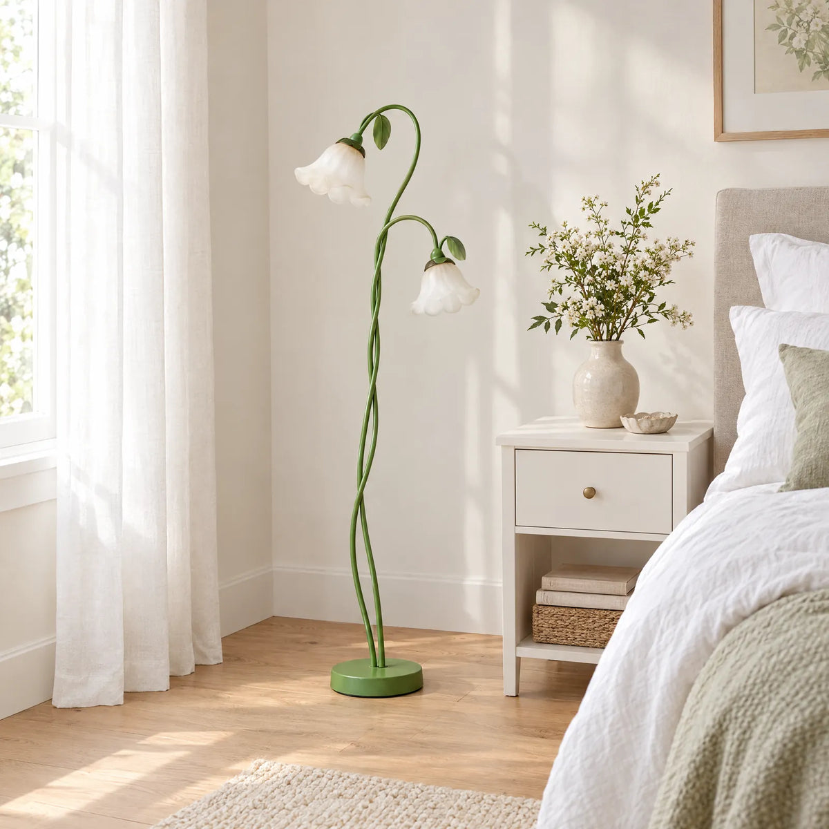 Lampadaire floral Lila dans une chambre lumineuse