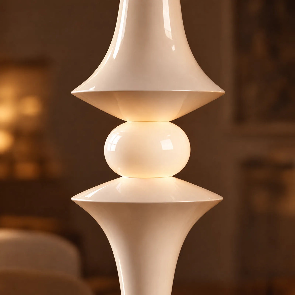 Détail de la sphère blanche laquée allumée de la lampe Hyto
