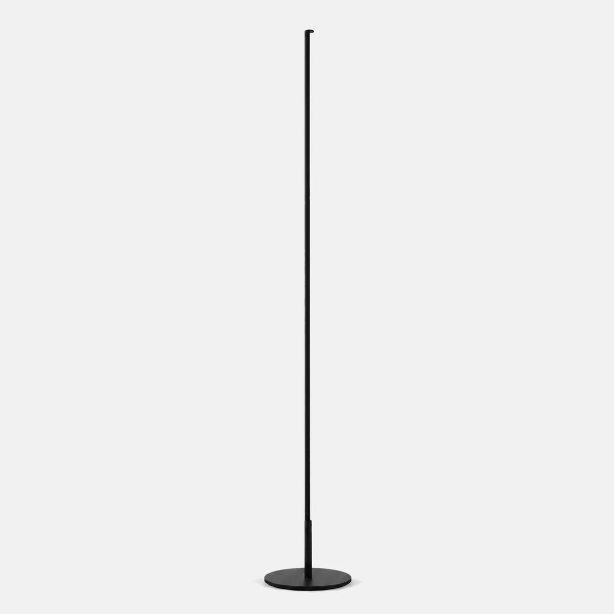 Lampe LED design sur pied Otra noire, lampadaire minimaliste, photo sur fond uni