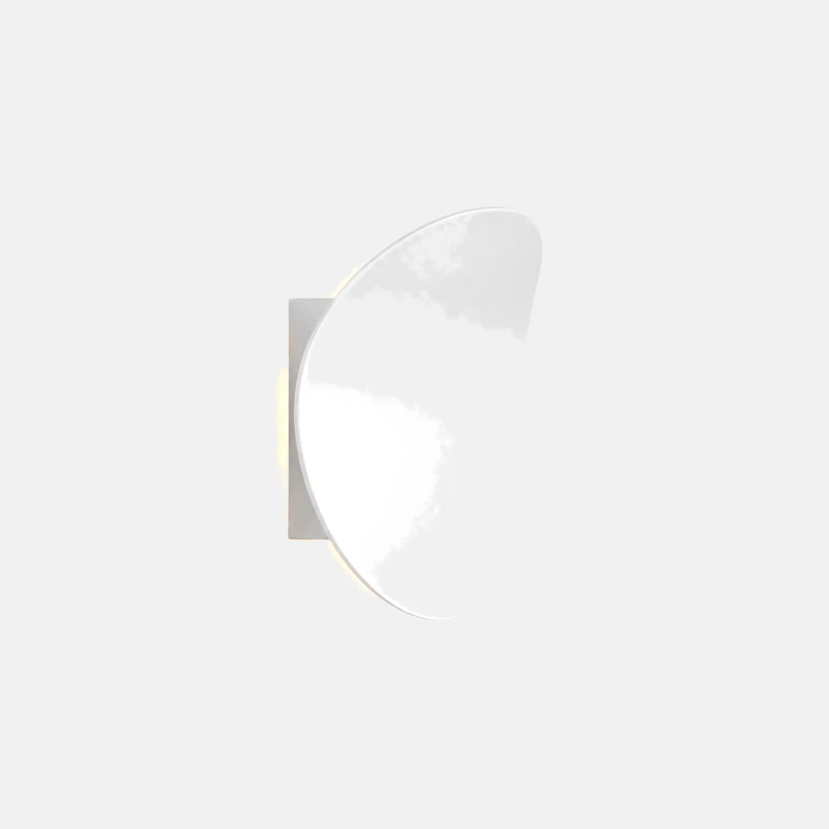 Applique LED Bolio blanche, disque ovale asymétrique rétroéclairé, sur fond uni