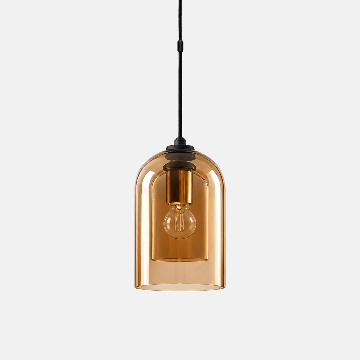 Lampe suspendue en verre Koro, verre ambré, sur fond uni