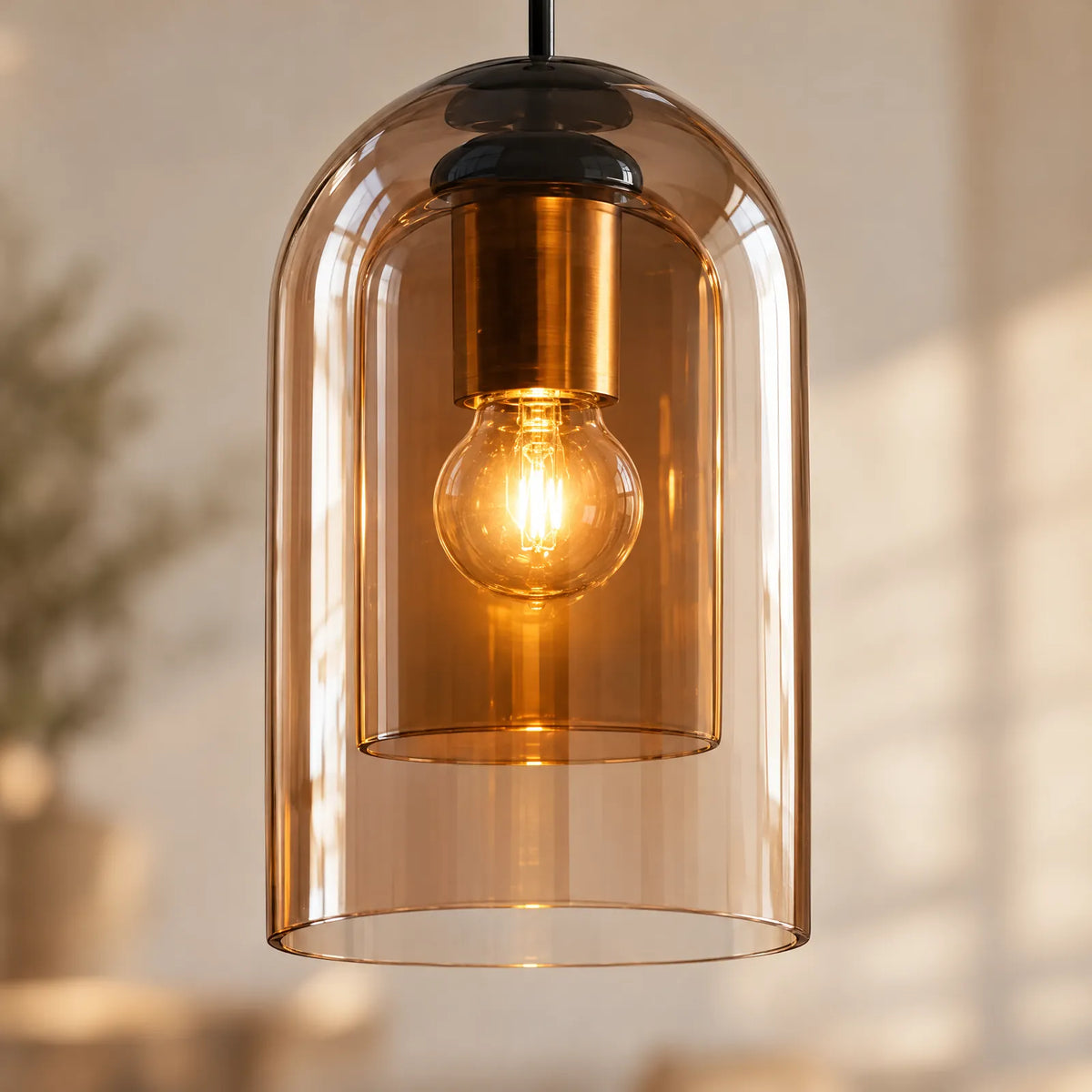 Détail du globe en verre de la suspension Koro