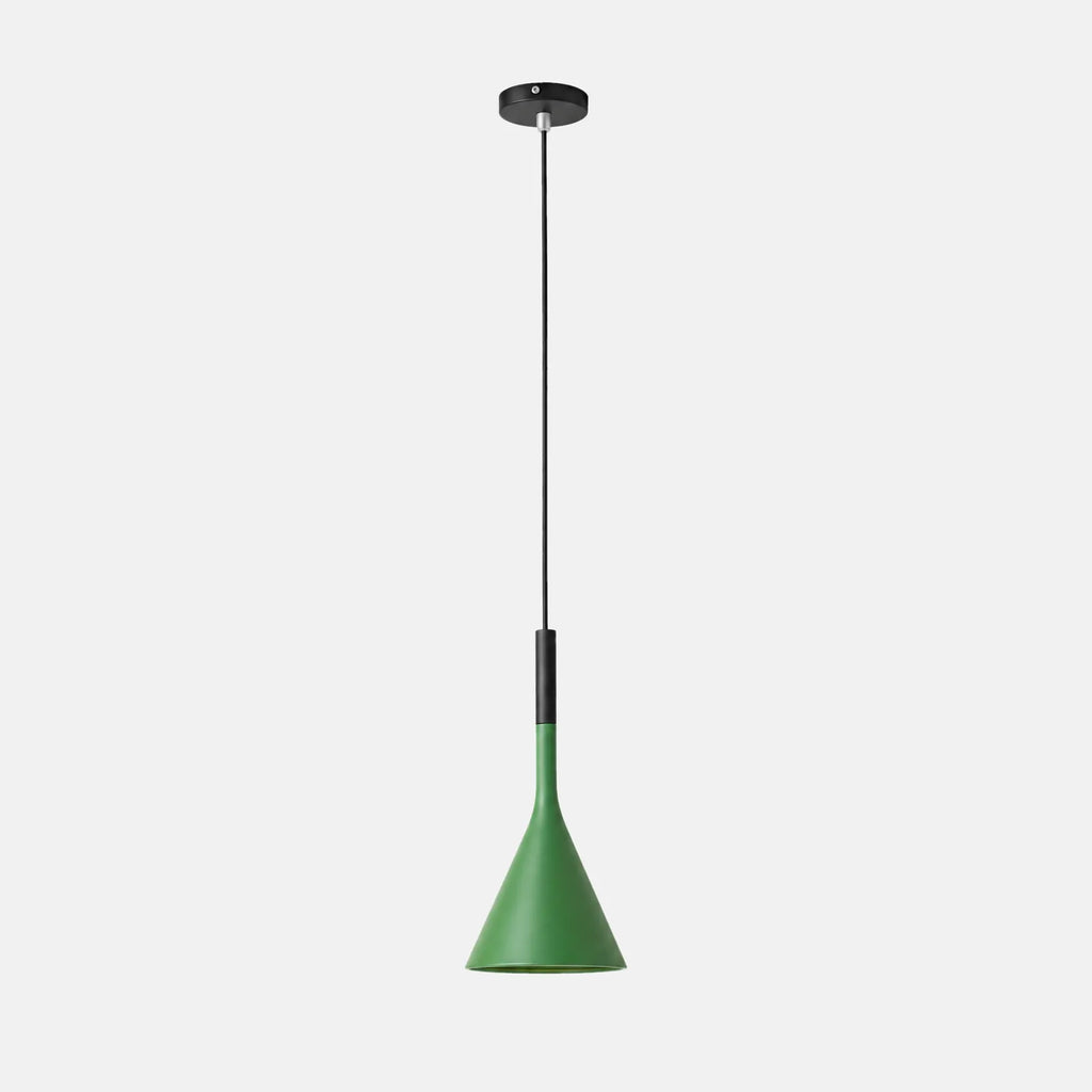 Lampe suspendue moderne Actis verte, abat-jour conique en métal, sur fond uni