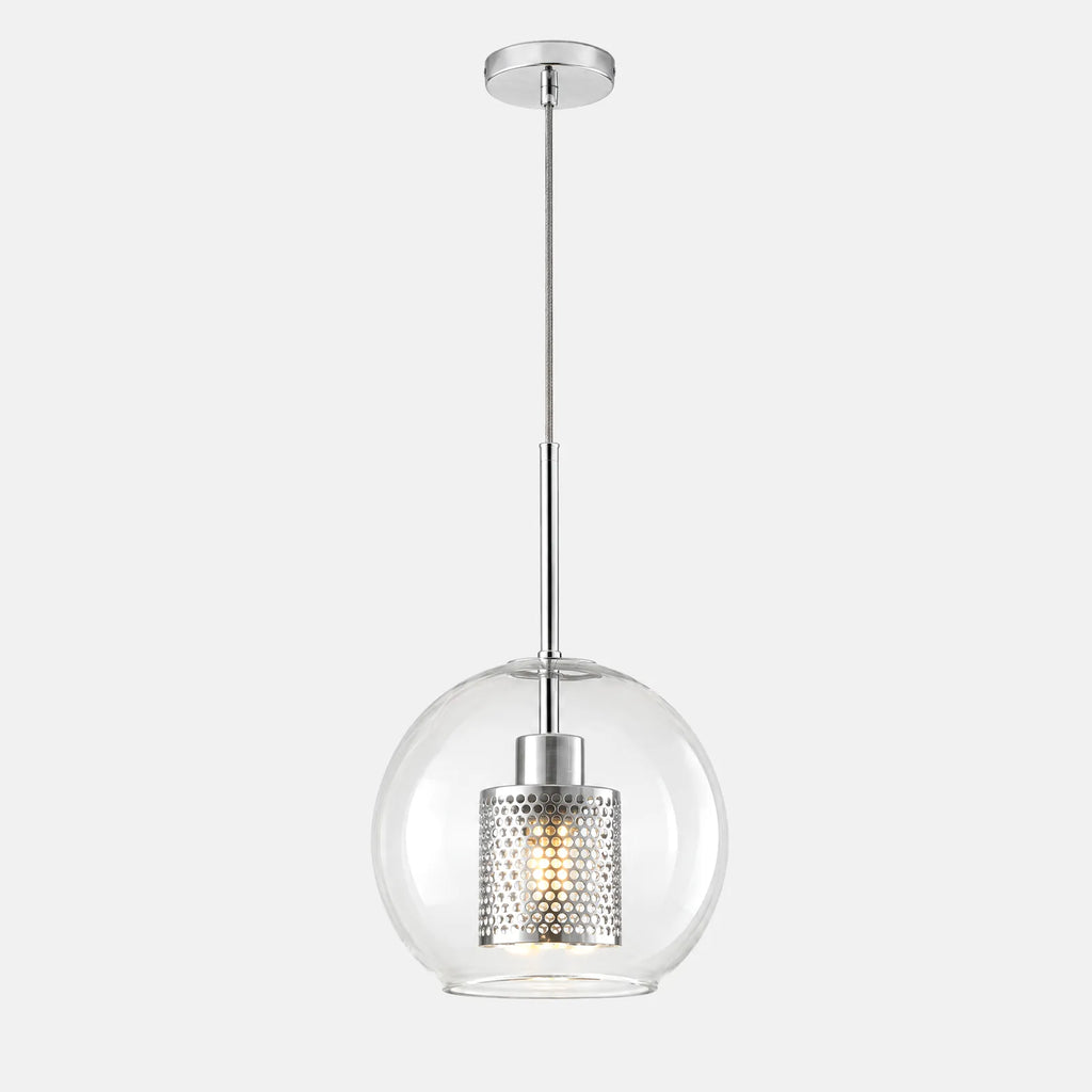 Suspension Dory argentée, globe en verre soufflé et manchon perforé, sur fond uni