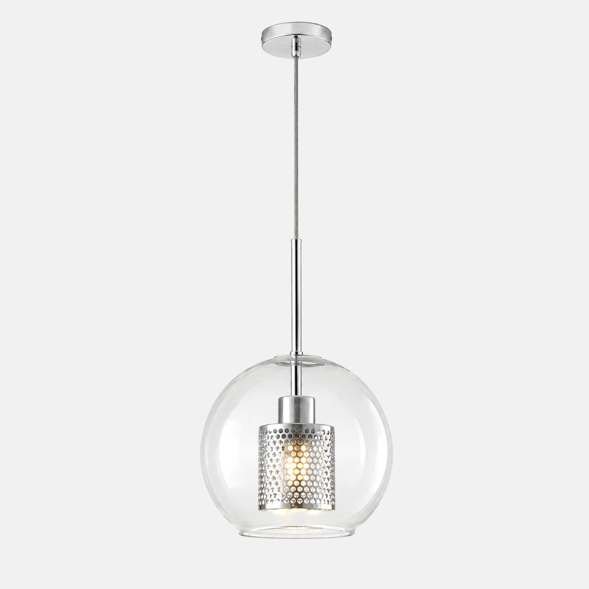 Suspension Dory argentée, globe en verre soufflé et manchon perforé, sur fond uni