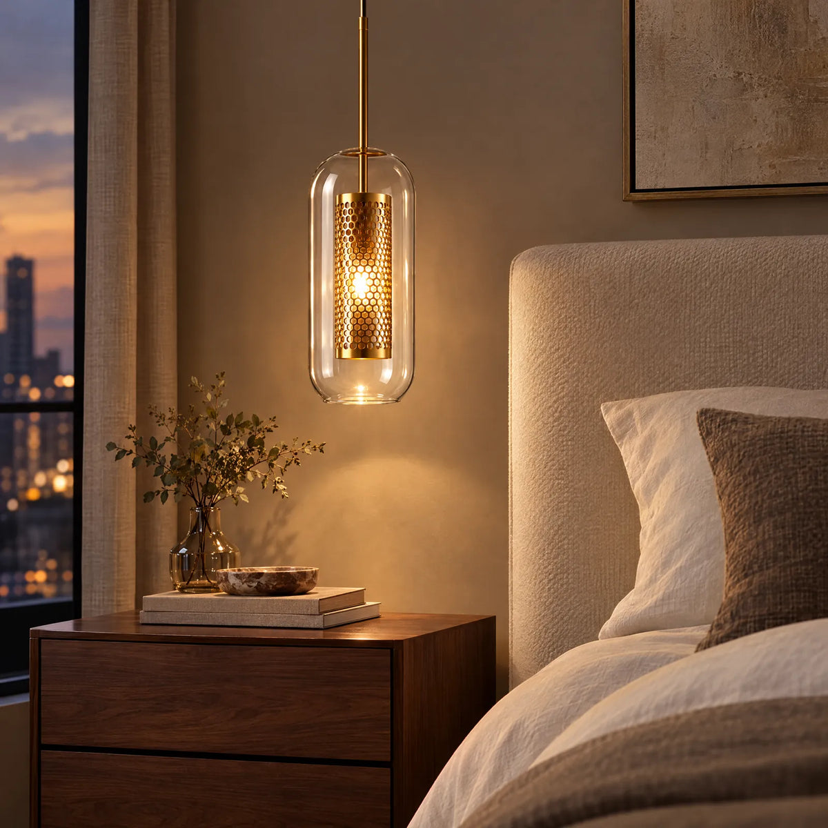 Suspension en verre Doria dorée allumée en lampe de chevet Image