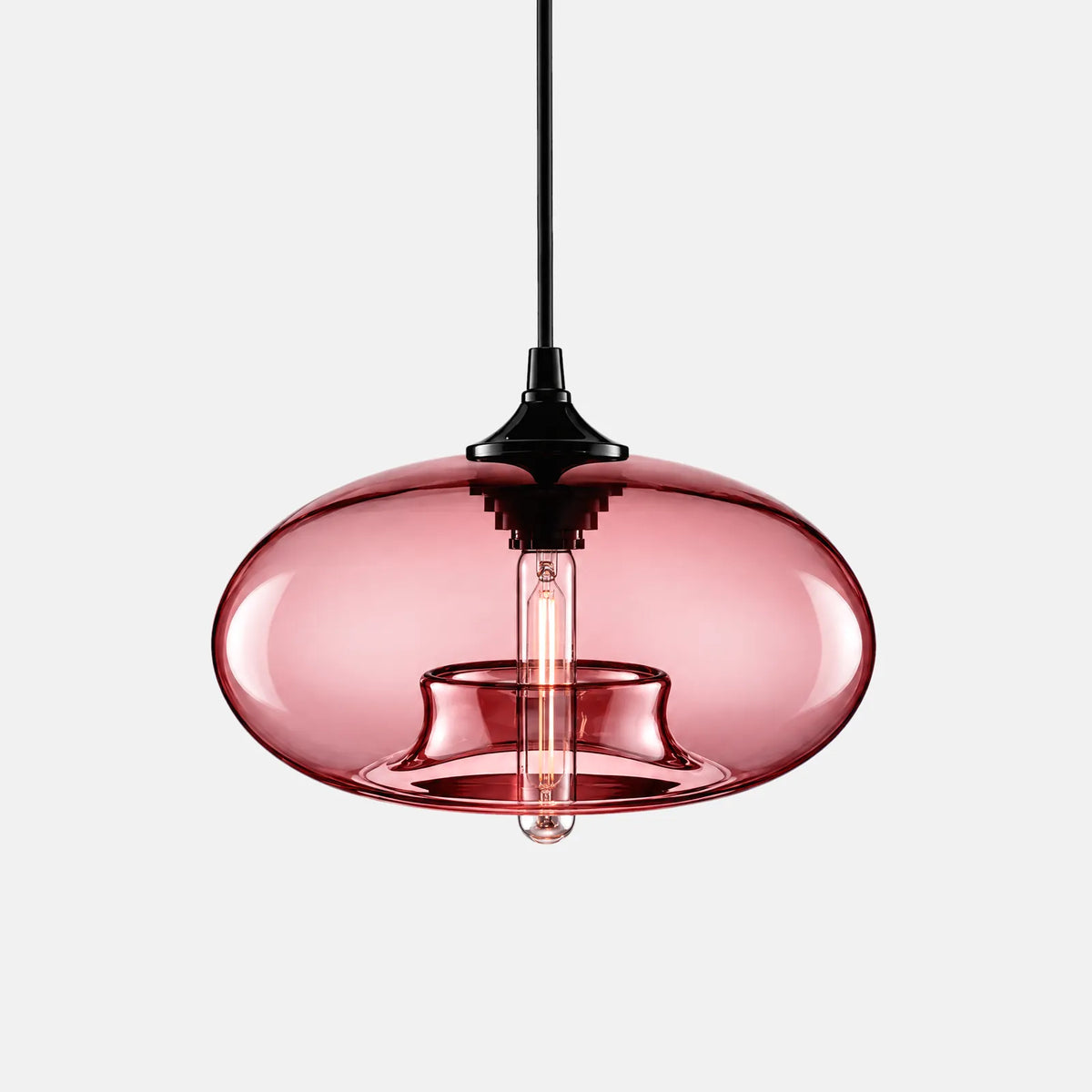 Suspension en verre coloré Yva rouge clair, verre soufflé ovale, sur fond uni