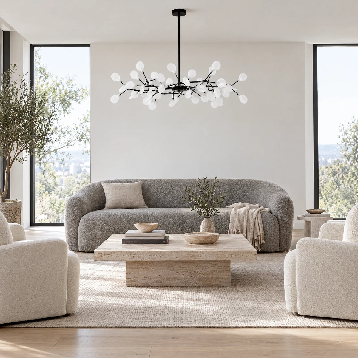 Lustre Oslo noir dans un salon contemporain lumineux