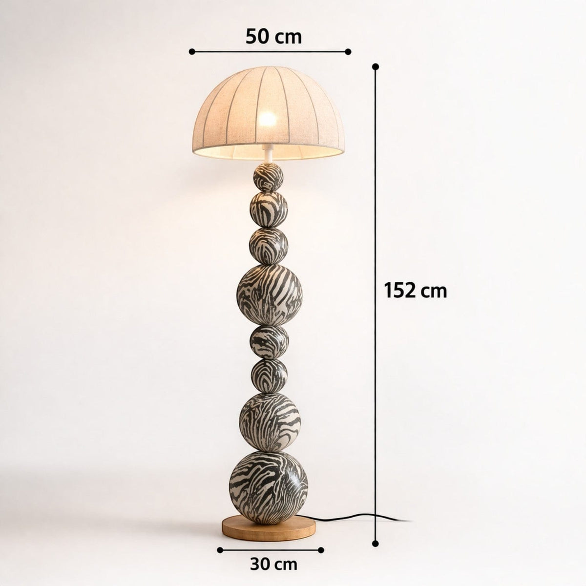 Globe lampe sur pied - Bali Globe lampe sur pied - Bali : Éclairez votre intérieur
