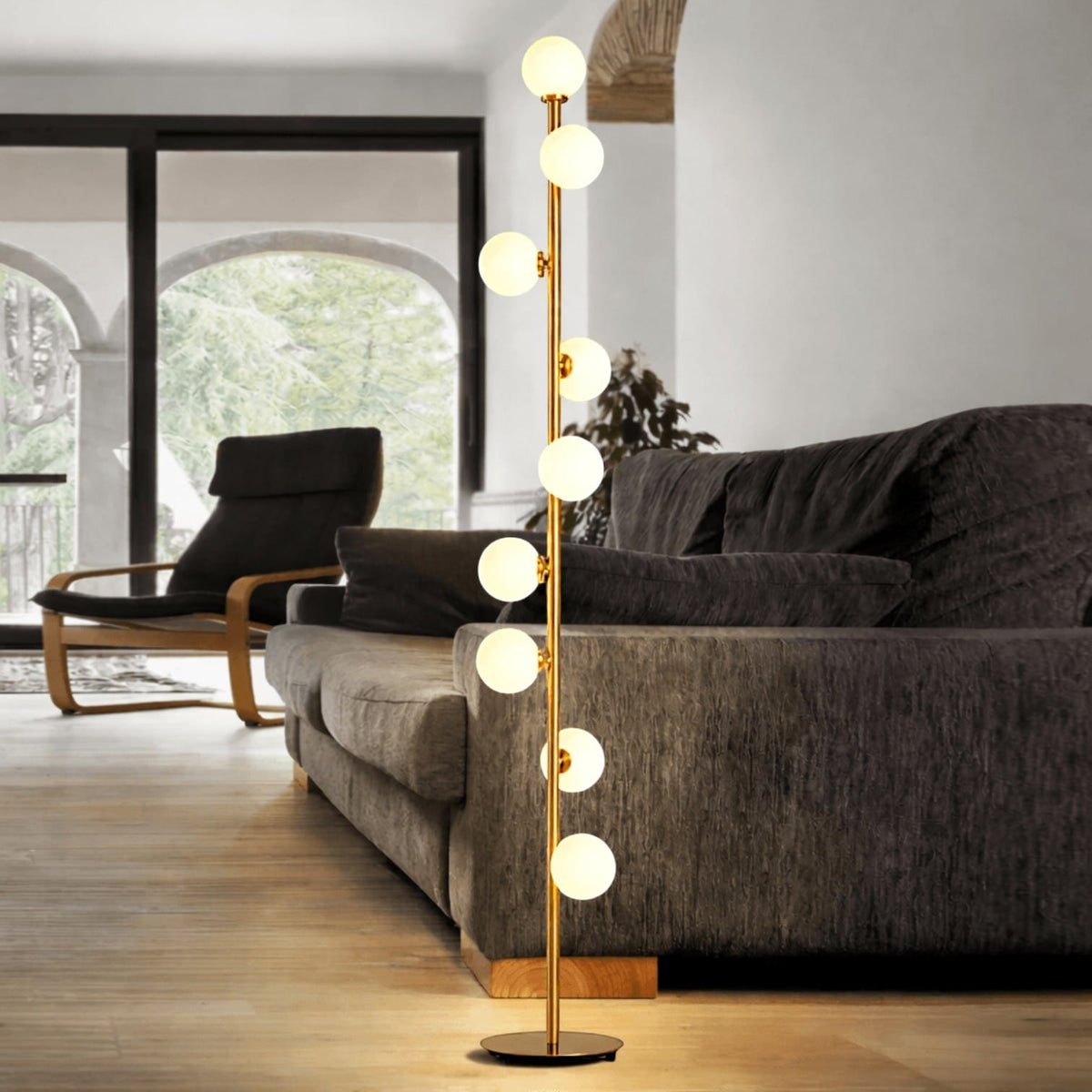 Lampadaire doré boule - Iris Lampadaire doré boule - Iris Éclat instantané