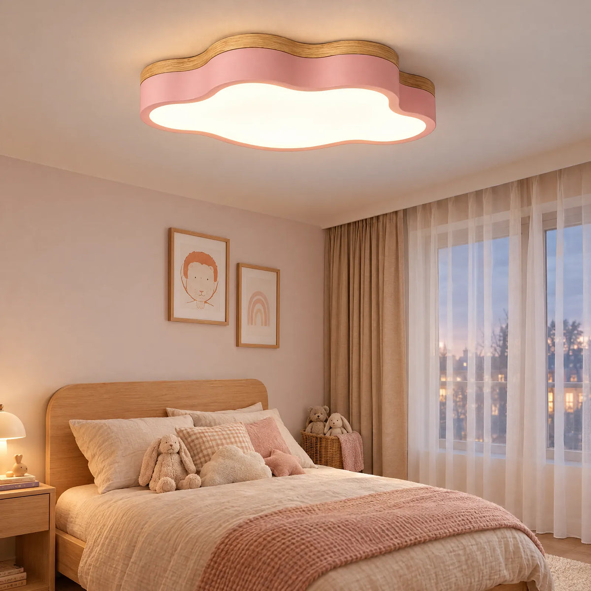 Plafonnier nuage Sky rose allumé dans une chambre d'enfant