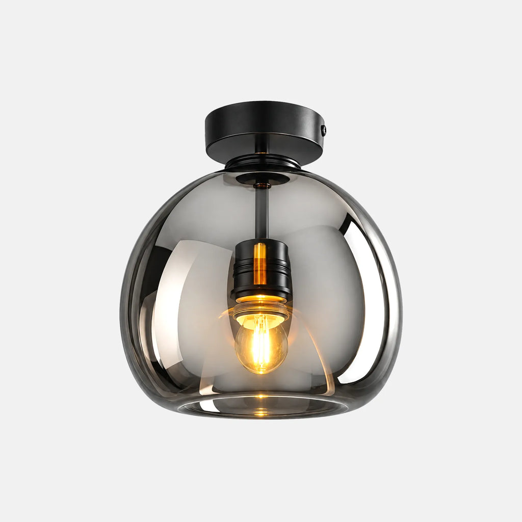 Plafonnier en verre Rita gris fumé, globe soufflé et fixation noire, sur fond uni