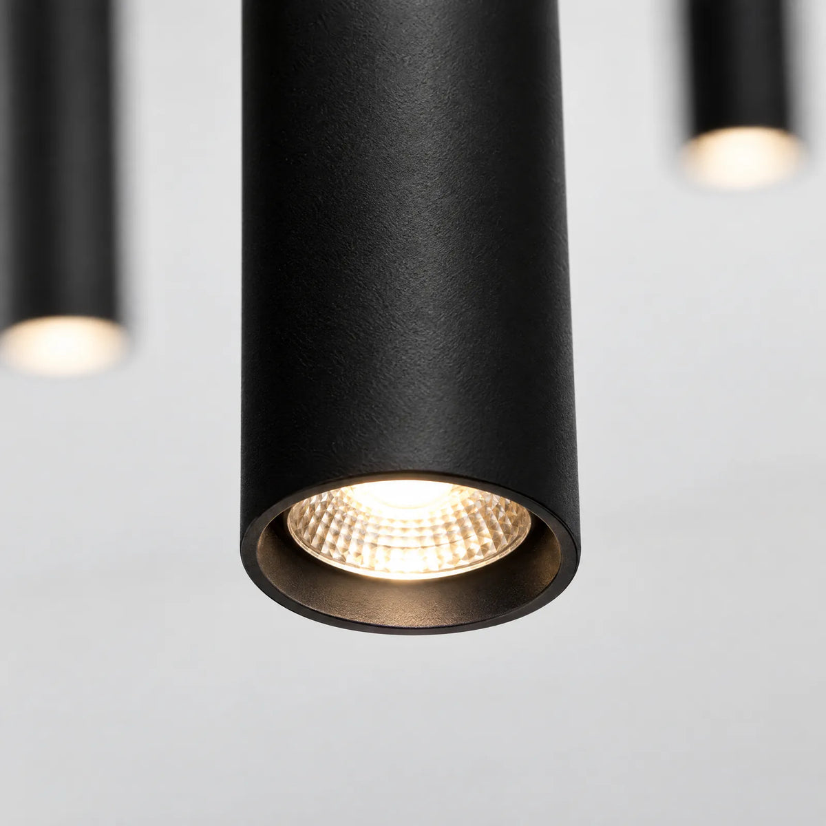 Détail du réflecteur anti-éblouissement allumé du tube LED Ifa