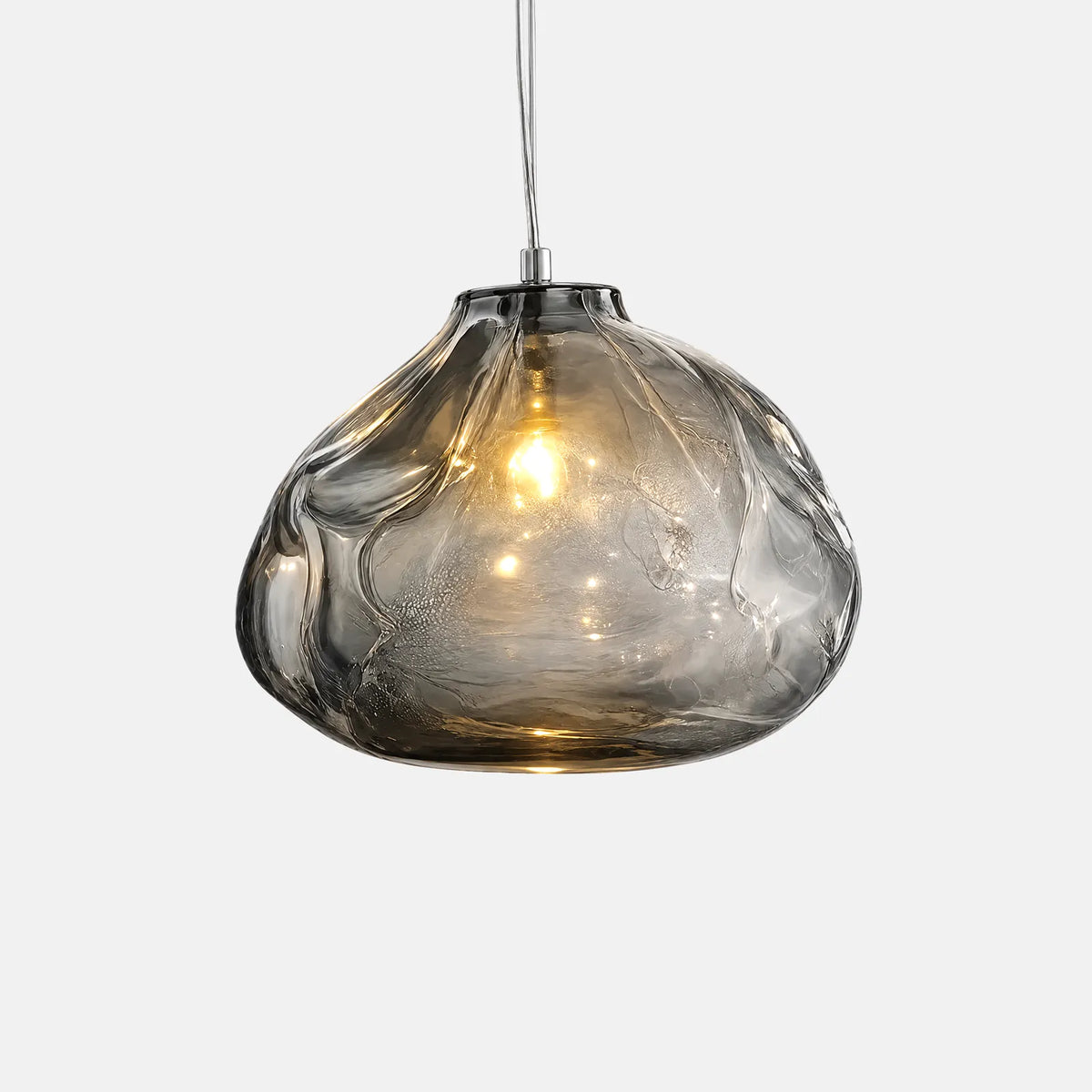Suspension design nuage Luna en verre soufflé fumé gris, sur fond uni