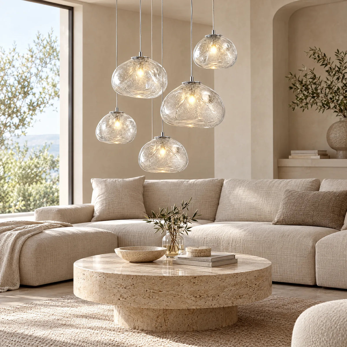 Grappe de suspensions Luna transparentes dans un salon lumineux Image
