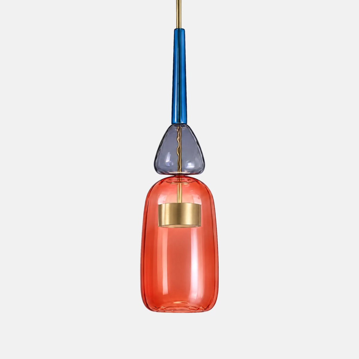 Suspension lampe verre Color modèle C, verre soufflé rouge corail, photo sur fond uni
