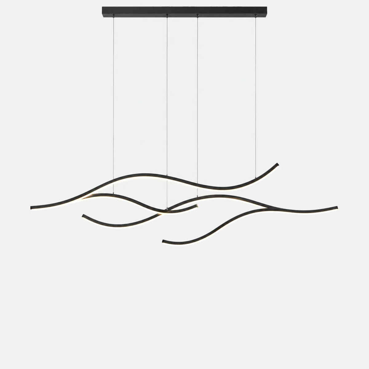 Suspension LED Arbra noire à quatre vagues en aluminium, sur fond uni