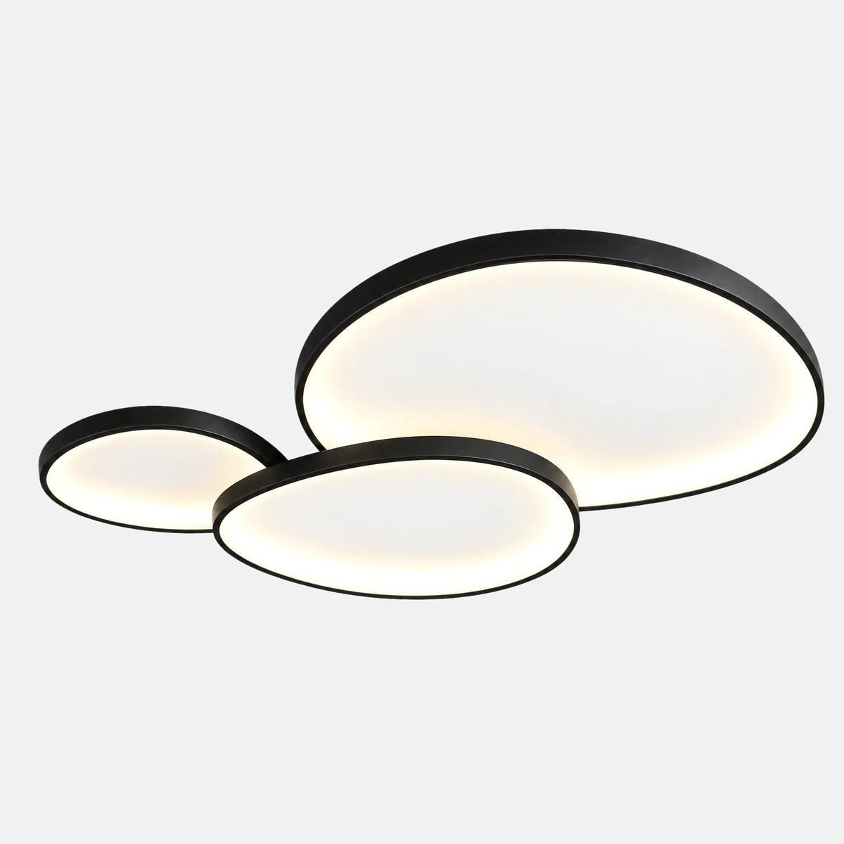 Plafonnier nuage LED Nuveo noir 90 cm, trois galets lumineux, sur fond uni